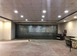  Shop For Rent in Hazratganj