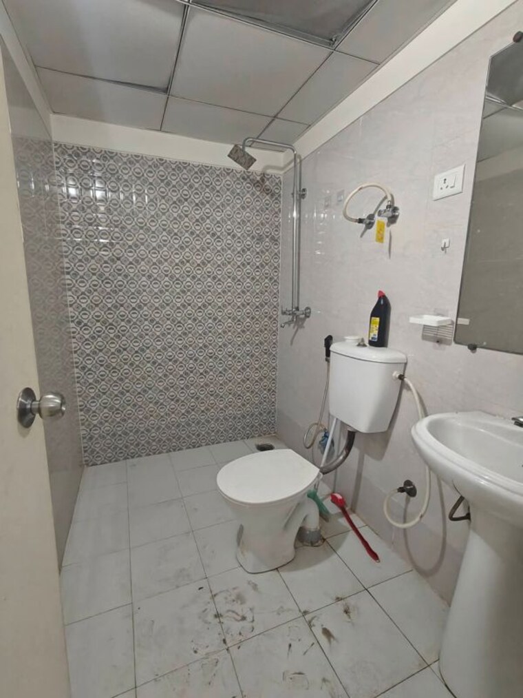Bathroom, amrapali-ivory-heights 1 Bedroom 585 Sq.Ft. Apartment In Amrapali Dream Valley Greater Noida 10529474