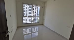 Room in 2 BHK Apartment at Lodha Amara, Kolshet Road – for Rent