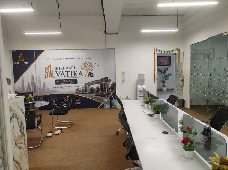  Parking, sector 63 Commercial Office Space 1500 Sq.Ft. In Sector 63 Noida 10529479