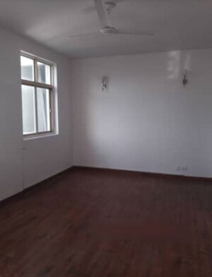  Office Space For Rent in Hazratganj