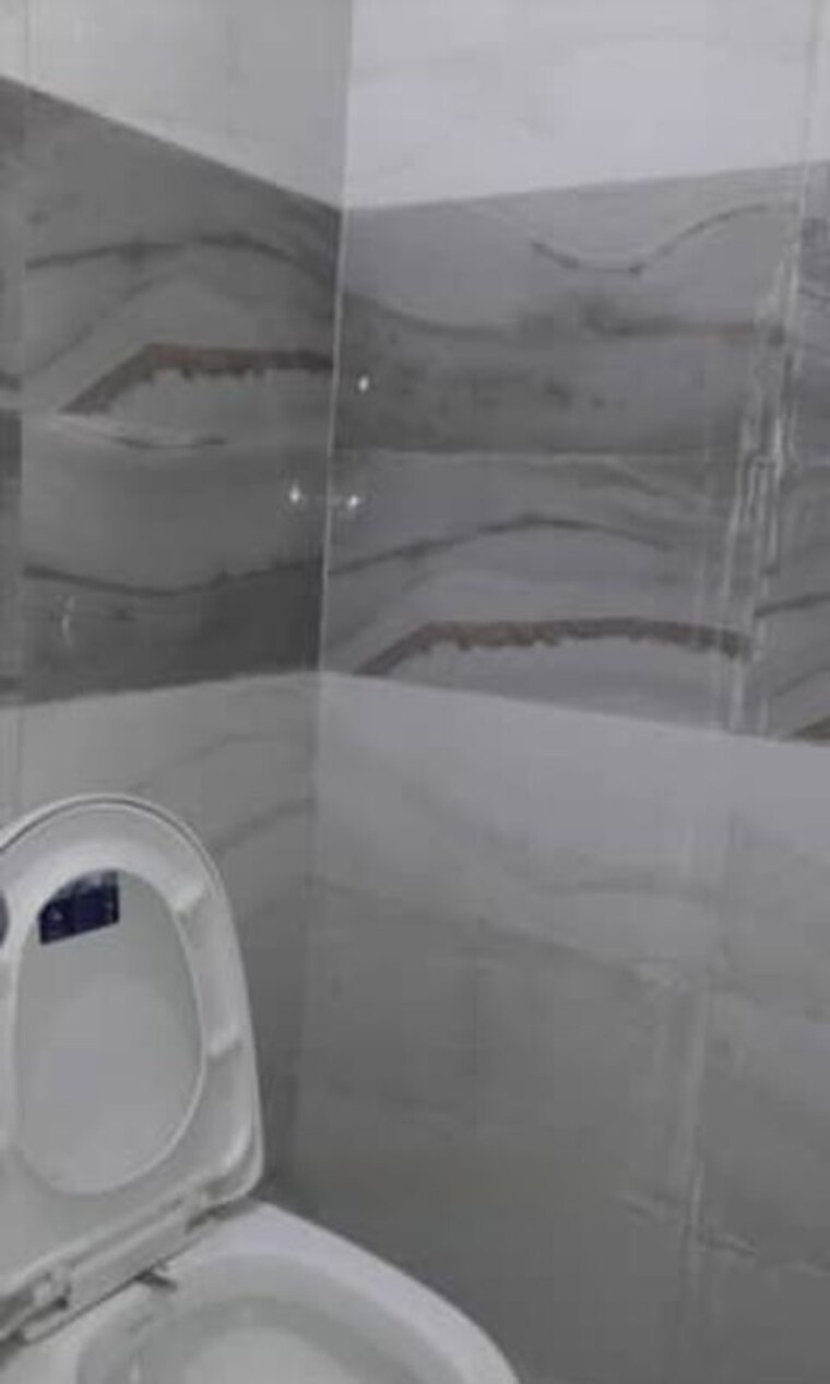 Bathroom, hazratganj Commercial Office Space 1000 Sq.Ft. In Hazratganj Lucknow 10529523