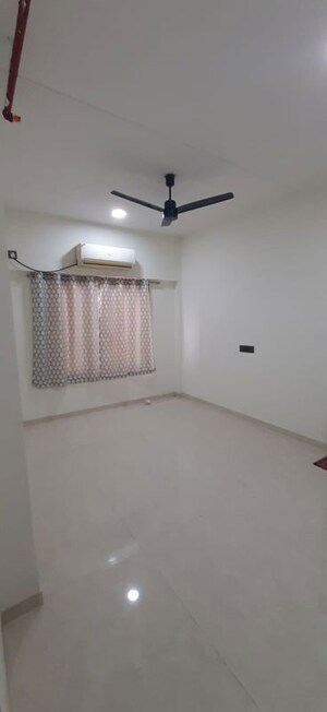 Room in 2 BHK Apartment at Goregaon West – for Rent
