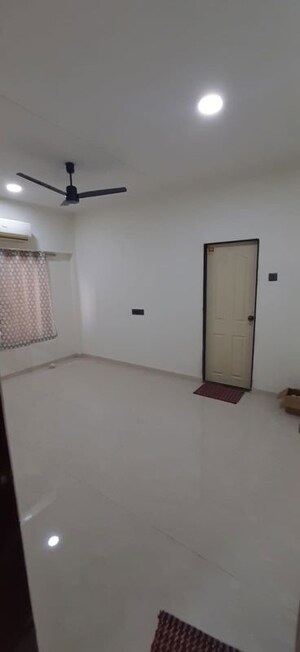 Room in 2 BHK Apartment at Goregaon West – for Rent