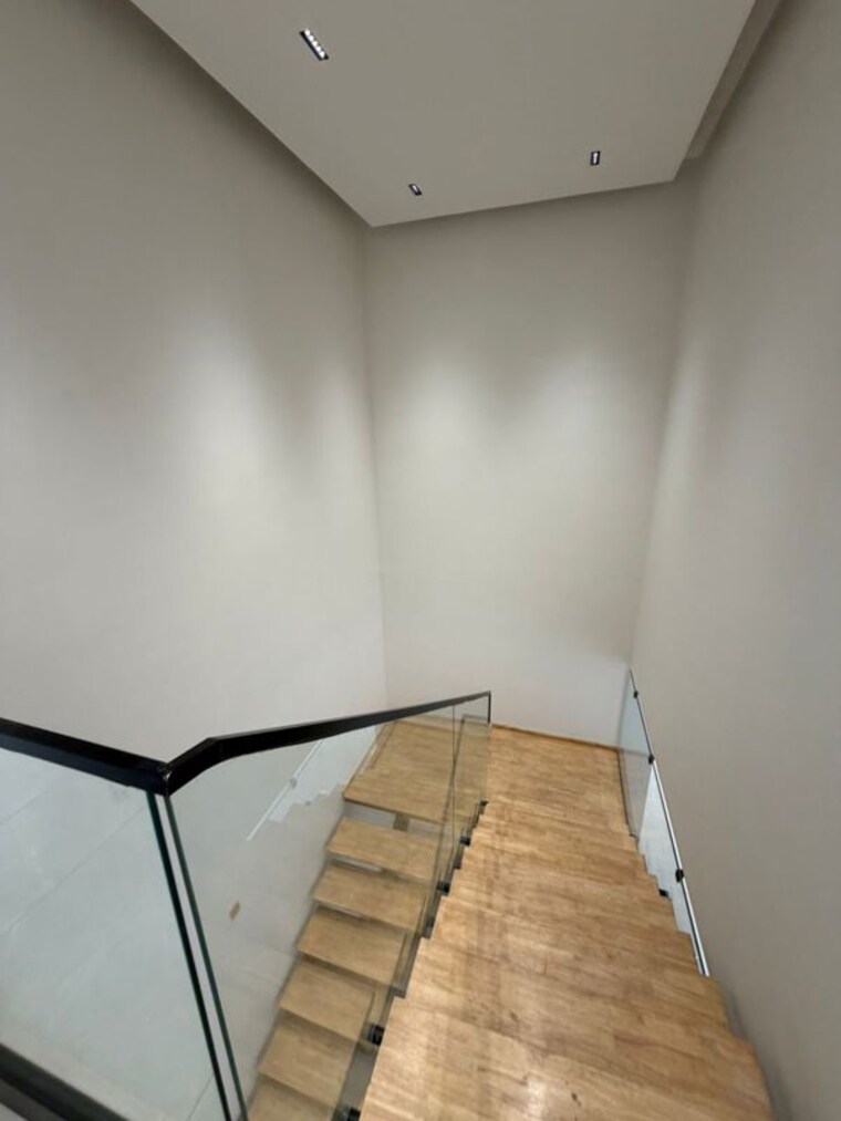 Room, nitesh-logos 4 Bedroom 5035 Sq.Ft. Apartment In Mg Road Bangalore 10529507