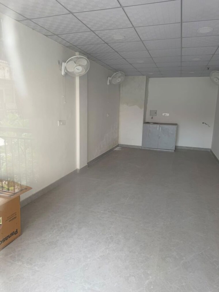 Room, vipul-plaza-faridabad Commercial Shop 550 Sq.Ft. In Sector 81 Faridabad 10529567