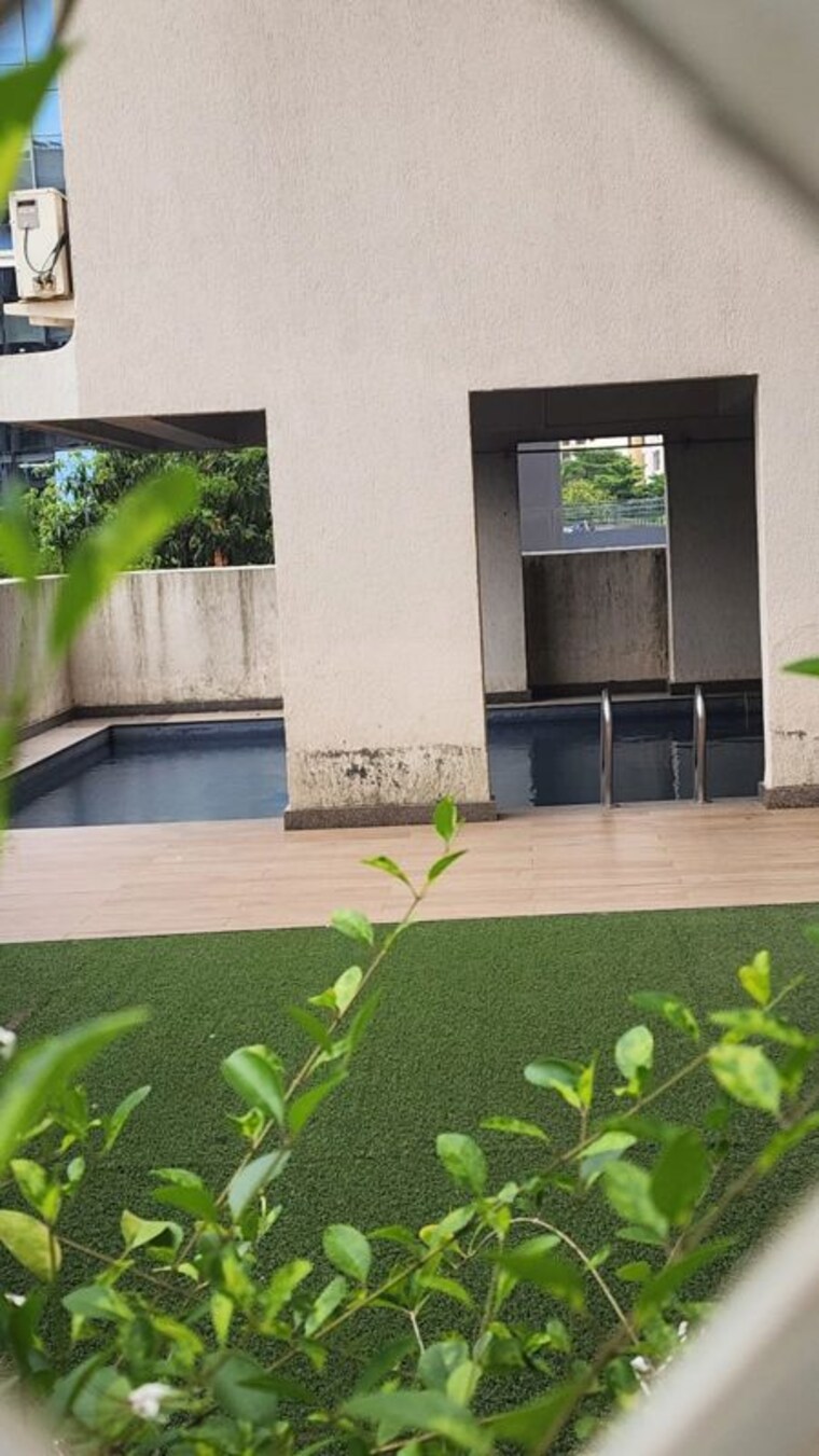 Garden, lily-white 3 Bedroom 1170 Sq.Ft. Apartment In Jogeshwari East Mumbai 10529582