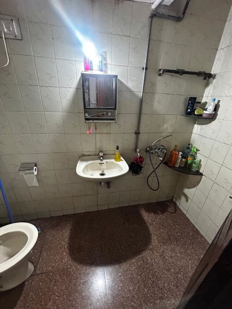 Bathroom, sumer-castle 3 Bedroom 1501 Sq.Ft. Apartment In Uthalsar Thane 10529546