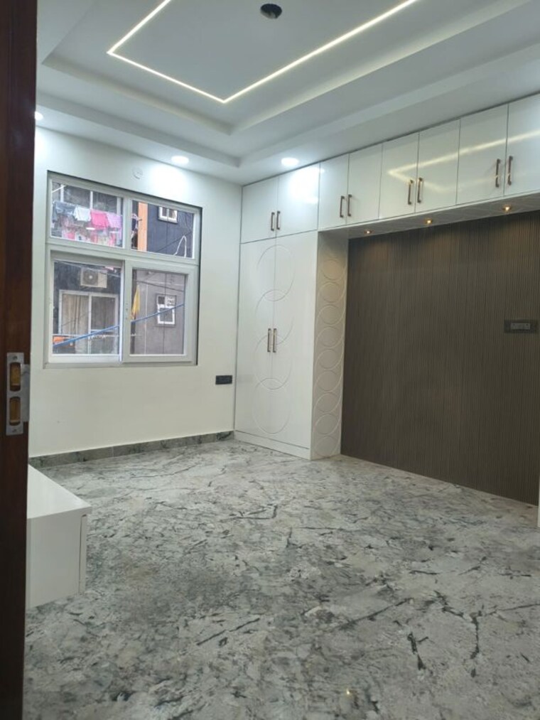 Room, rohini sector 24 4 Bedroom 1100 Sq.Ft. Builder Floor In Rohini Sector 24 Delhi 10529556