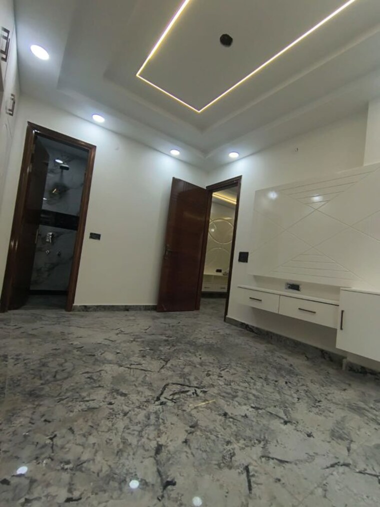 Room, rohini sector 24 4 Bedroom 1100 Sq.Ft. Builder Floor In Rohini Sector 24 Delhi 10529556