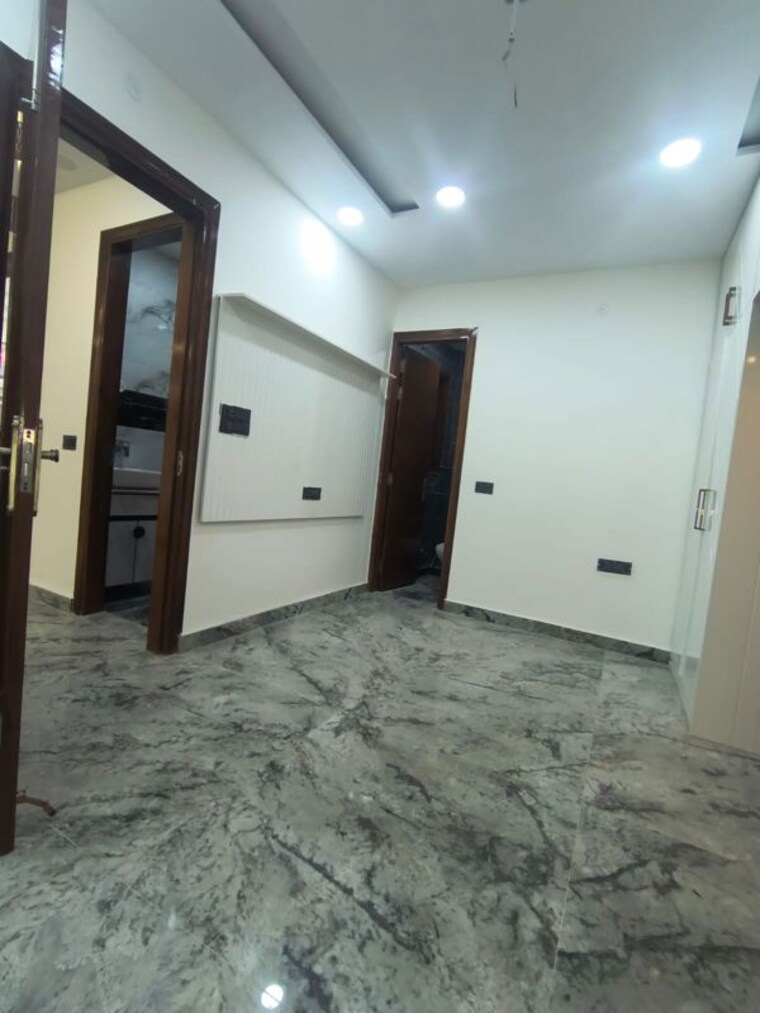 Room, rohini sector 24 4 Bedroom 1100 Sq.Ft. Builder Floor In Rohini Sector 24 Delhi 10529556