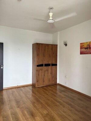 Room in 3.5 BHK Apartment at M3M Escala, Sector 70a – for Rent