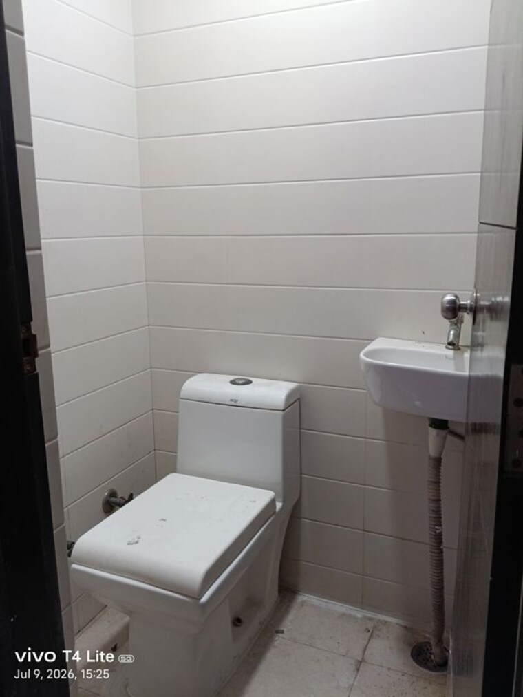 Bathroom, khirki extension 2 Bedroom 100 Sq.Yd. Builder Floor In Khirki Extension Delhi 10529655