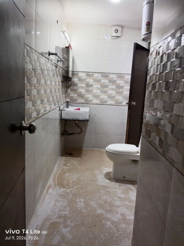 Bathroom, khirki extension 2 Bedroom 100 Sq.Yd. Builder Floor In Khirki Extension Delhi 10529655