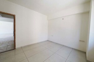 Room in 3 BHK Apartment at Vaishnodevi Circle – for Sale
