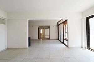 Room in 3 BHK Apartment at Vaishnodevi Circle – for Sale