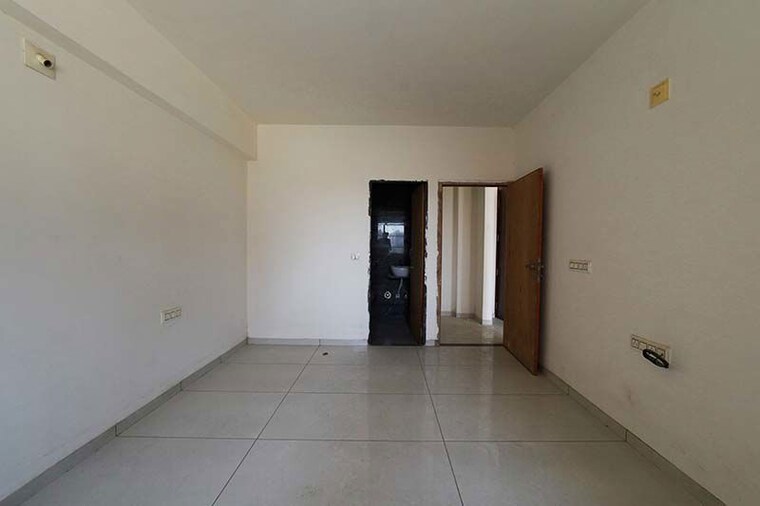 Room, vaishnodevi circle 3 Bedroom 225 Sq.Yd. Apartment In Vaishnodevi Circle Ahmedabad 10529601