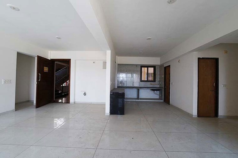 Room, vaishnodevi circle 3 Bedroom 225 Sq.Yd. Apartment In Vaishnodevi Circle Ahmedabad 10529601