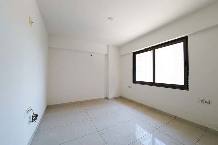 Room, vaishnodevi circle 3 Bedroom 225 Sq.Yd. Apartment In Vaishnodevi Circle Ahmedabad 10529601
