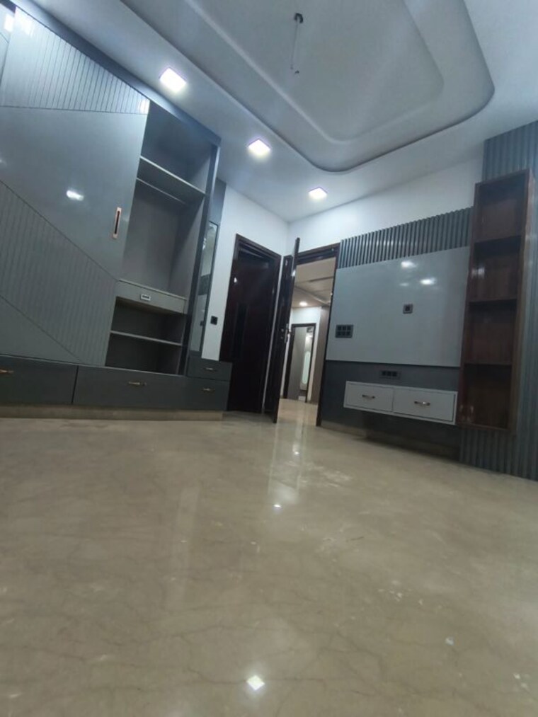 Room, rohini sector 24 4 Bedroom 1400 Sq.Ft. Builder Floor In Rohini Sector 24 Delhi 10529693