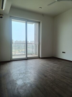 Room in 3 BHK Apartment at Mahindra Luminare, Sector 59 – for Rent