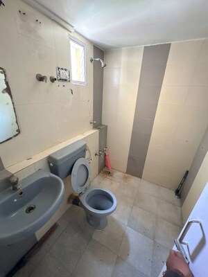 Bathroom in 3 BHK Apartment at Jodhpur – for Rent