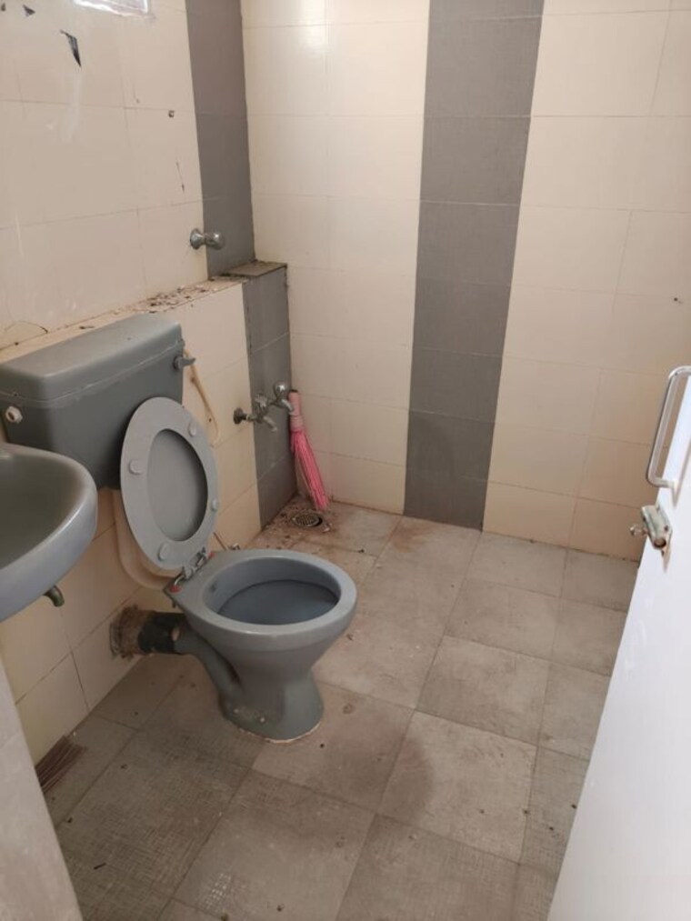 Bathroom, jodhpur 3 Bedroom 2250 Sq.Ft. Apartment In Jodhpur Ahmedabad 10529791