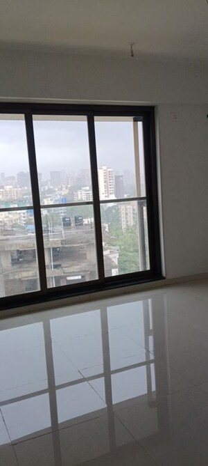 Room in 6 BHK Apartment at Naman Habitat, Andheri West – for Sale