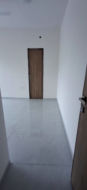 Room in 2.5 BHK Apartment at Bharat Arize, Goregaon West – for Rent