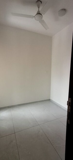 Room in 2.5 BHK Apartment at Bharat Arize, Goregaon West – for Rent