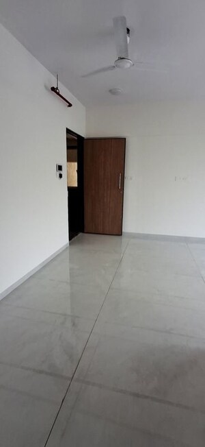 Room in 2.5 BHK Apartment at Bharat Arize, Goregaon West – for Rent