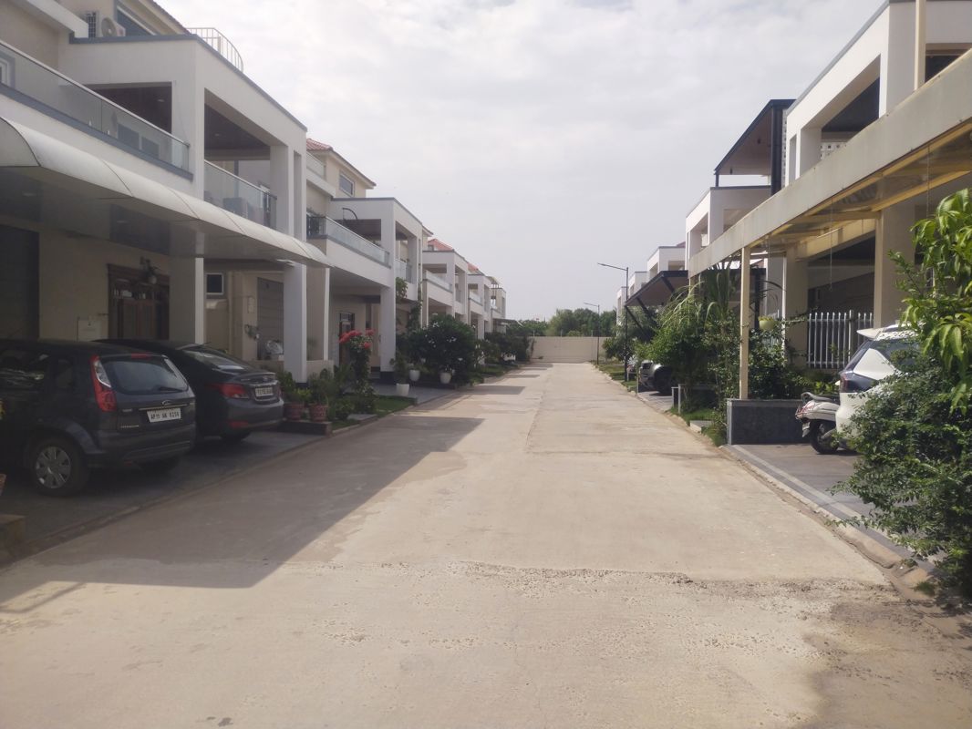 3 BHK + Servant Room,Study Room,Extra Room,Basement,Store Room 2485 Sq.Ft. Villa in Sri Mytri Aavasa
