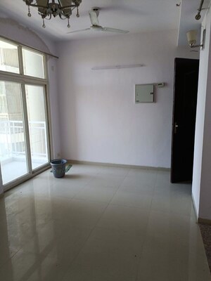 Room in 2.5 BHK Apartment at H R Buildcon Elite Homz, Sector 77 – for Rent