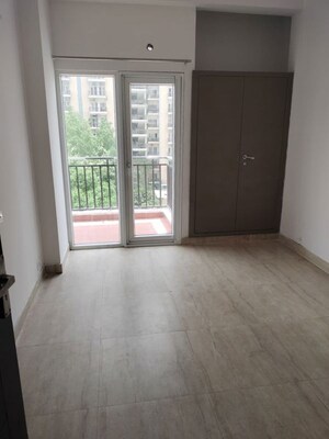 Room in 2.5 BHK Apartment at H R Buildcon Elite Homz, Sector 77 – for Rent