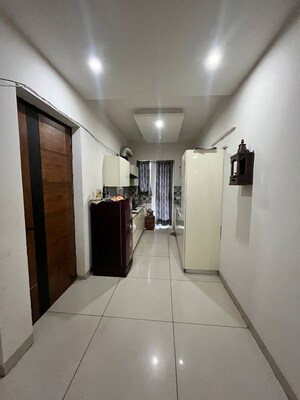 Building Lobby in 3 BHK Apartment at Sunshine Enclave, Vip Road – for Rent
