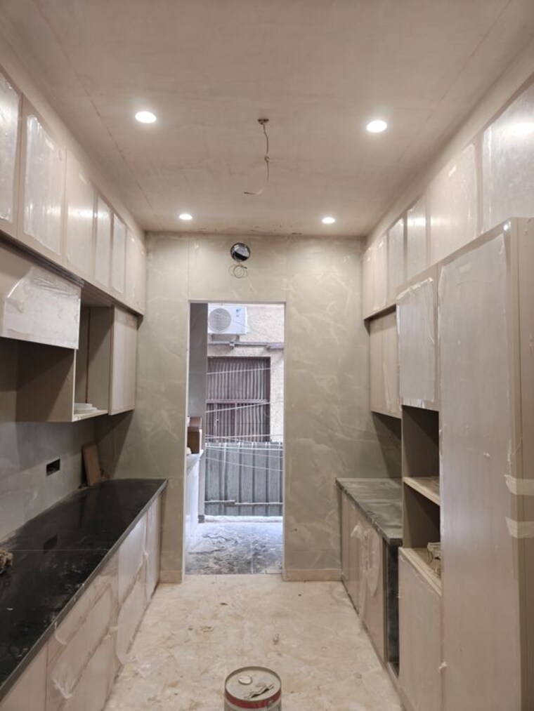 Kitchen, ashok vihar 3 Bedroom 1800 Sq.Ft. Builder Floor In Ashok Vihar Delhi 10526233