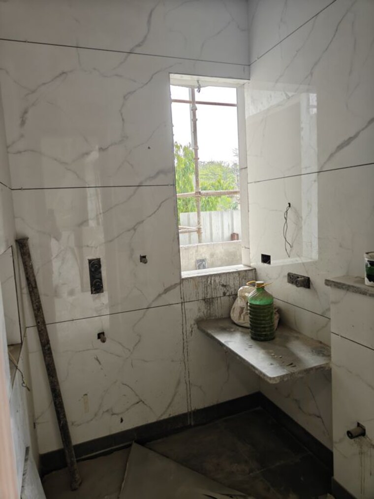 Bathroom, ashok vihar 3 Bedroom 1800 Sq.Ft. Builder Floor In Ashok Vihar Delhi 10526233