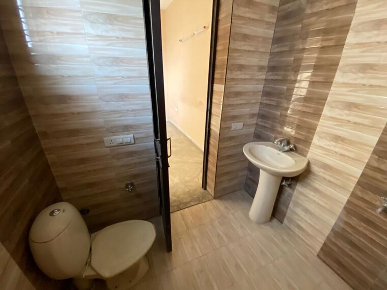 Bathroom, urban estate dugri 3 Bedroom 1600 Sq.Ft. Apartment In Urban Estate Dugri Ludhiana 10530004