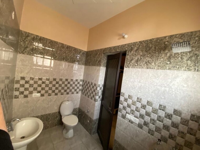 Bathroom, urban estate dugri 3 Bedroom 1600 Sq.Ft. Apartment In Urban Estate Dugri Ludhiana 10530004
