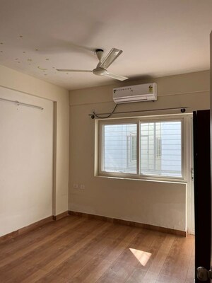 Room in 2 BHK Apartment at Atco Sapphire, Sarjapur Road – for Rent