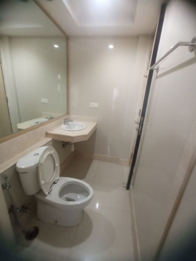 Bathroom, hiranandani-maitri-park 2 Bedroom 750 Sq.Ft. Apartment In Chembur Mumbai 10530219