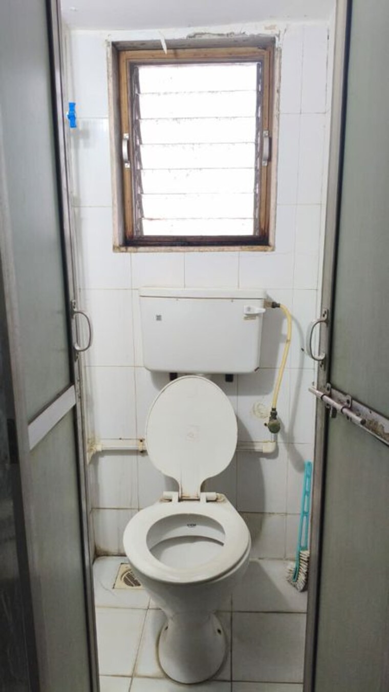 Bathroom, amardeep-chs-tilak-nagar 2 Bedroom 600 Sq.Ft. Apartment In Tilak Nagar Mumbai 10530280