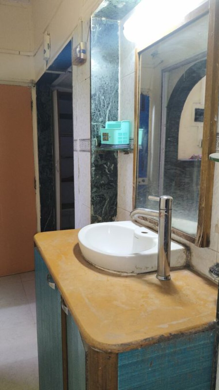Bathroom, amardeep-chs-tilak-nagar 2 Bedroom 600 Sq.Ft. Apartment In Tilak Nagar Mumbai 10530280