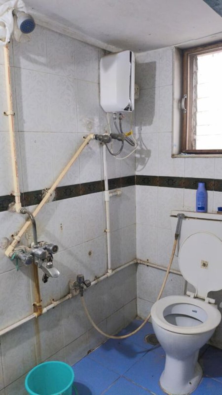 Bathroom, amardeep-chs-tilak-nagar 2 Bedroom 600 Sq.Ft. Apartment In Tilak Nagar Mumbai 10530280