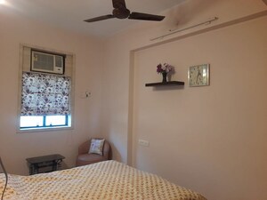 Bedroom in 2 BHK Apartment at Mahim West – for Rent