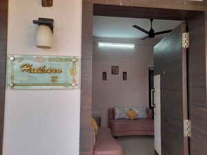 Room in 2 BHK Apartment at Mahim West – for Rent