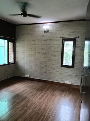 Room in 3 BHK Builder Floor at Alaknanda – for Rent