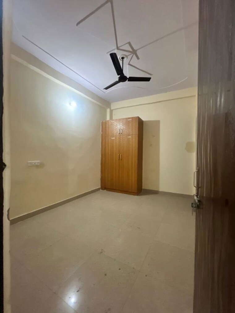 Room, vaidpura 5 Bedroom 1750 Sq.Ft. Villa In Vaidpura Greater Noida 10530320