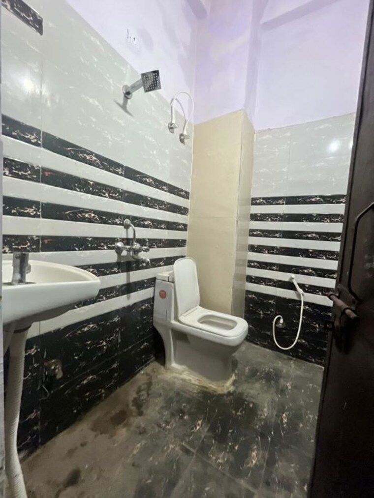 undefined, vaidpura 5 Bedroom 1750 Sq.Ft. Villa In Vaidpura Greater Noida 10530320