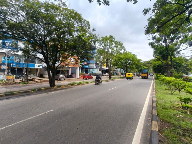  Parking, chakkaraparambu Commercial Office Space 3600 Sq.Ft. In Chakkaraparambu Kochi 10530327